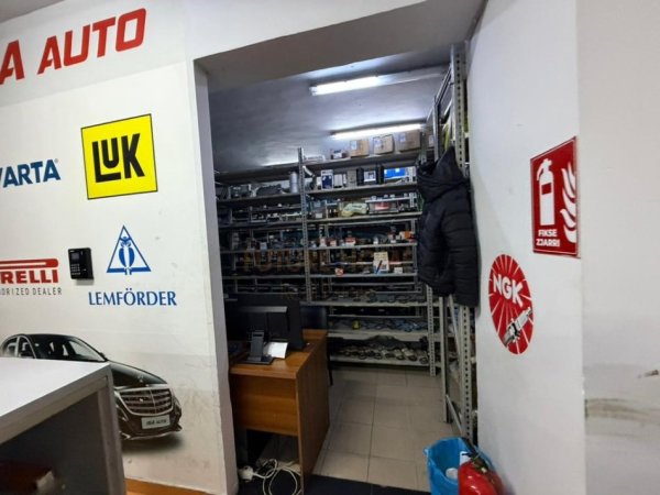 Tirane, jepet me qera ambjent biznesi Kati 0, 1.223 m² 8.500 € 