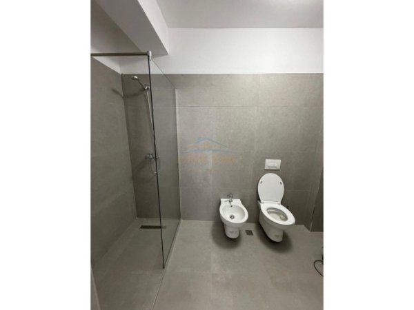 Tirane, jap me qera apartament 2+1+Ballkon Kati 2, 109 m² 800 € (KODRA E DIELLIT)