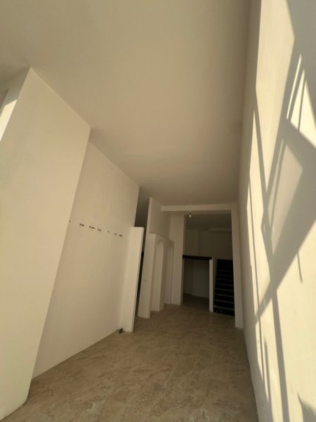 Tirane, shitet ambjent biznesi Kati 0, 108 m² 220.000 € (ISH FUSHA AVIACIONIT)
