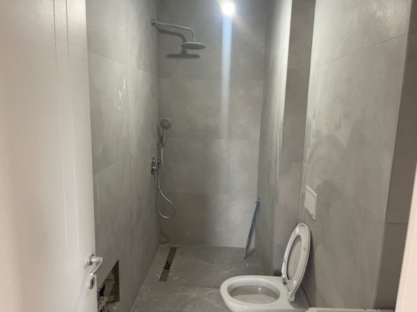 Tirane, jepet me qera zyre Kati 4, 124 m² 850 € 
