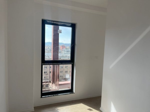 Tirane, jepet me qera zyre Kati 4, 124 m² 850 € 