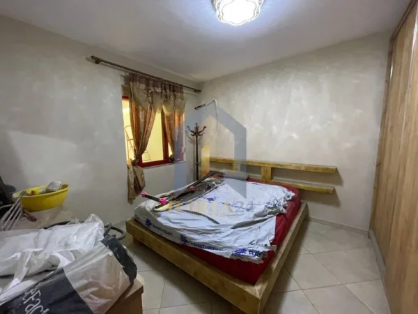 Tirane, shitet apartament 2+1+Ballkon Kati 2, 106 m² 120.000 € (Pallatet e verdha)