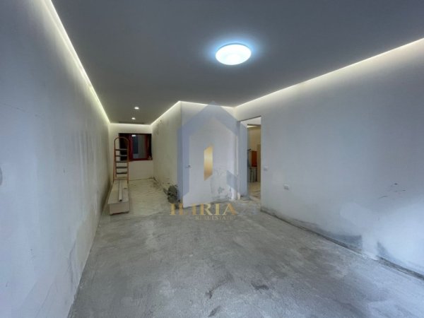 Tirane, shitet apartament 2+1+Ballkon Kati 2, 106 m² 120.000 € (Pallatet e verdha)
