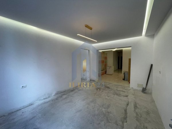Tirane, shitet apartament 2+1+Ballkon Kati 2, 106 m² 120.000 € (Pallatet e verdha)