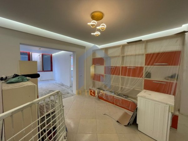 Tirane, shitet apartament 2+1+Ballkon Kati 2, 106 m² 120.000 € (Pallatet e verdha)