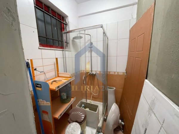 Tirane, shitet apartament 2+1+Ballkon Kati 2, 106 m² 120.000 € (Pallatet e verdha)