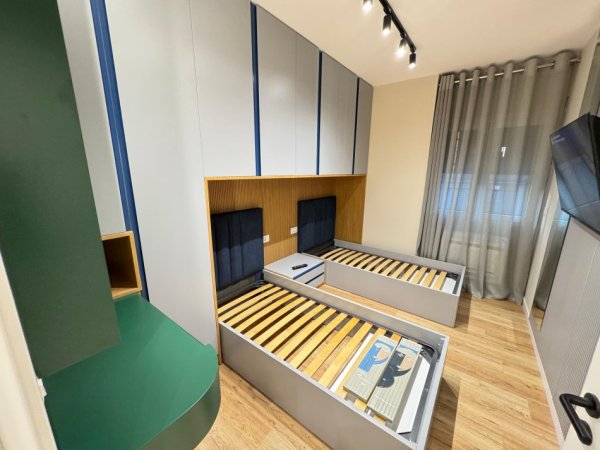 Tirane, jepet me qera apartament 2+1 Kati 2, 103 m²