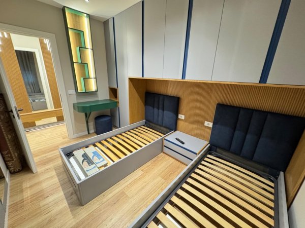 Tirane, jepet me qera apartament 2+1 Kati 2, 103 m²