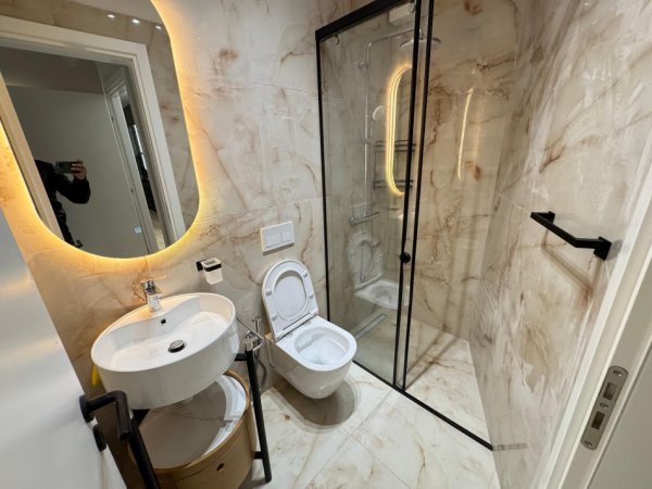 Tirane, jepet me qera apartament 2+1 Kati 2, 103 m²