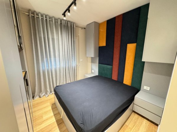 Tirane, jepet me qera apartament 2+1 Kati 2, 103 m²