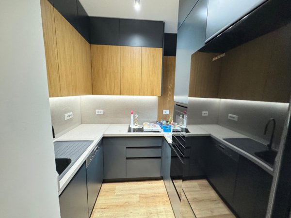 Tirane, jepet me qera apartament 2+1 Kati 2, 103 m²