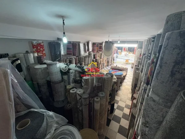 Vlore, shitet ambjent biznesi Kati 0, 148 m² (Rruga Demokracia)