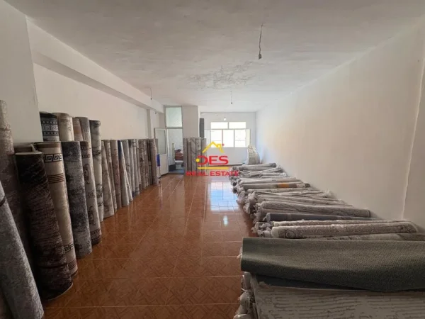 Vlore, shitet ambjent biznesi Kati 0, 148 m² (Rruga Demokracia)
