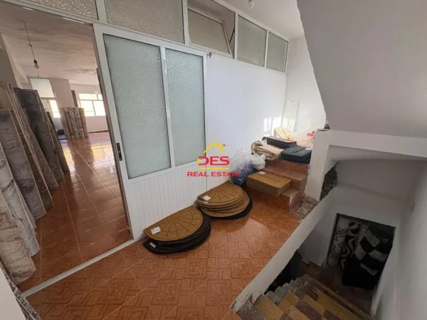 Vlore, shitet ambjent biznesi Kati 0, 148 m² (Rruga Demokracia)