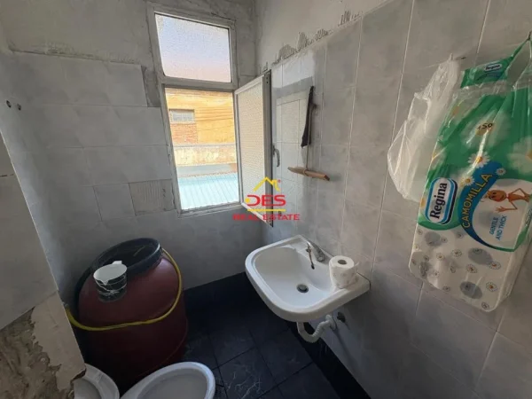 Vlore, shitet ambjent biznesi Kati 0, 148 m² (Rruga Demokracia)