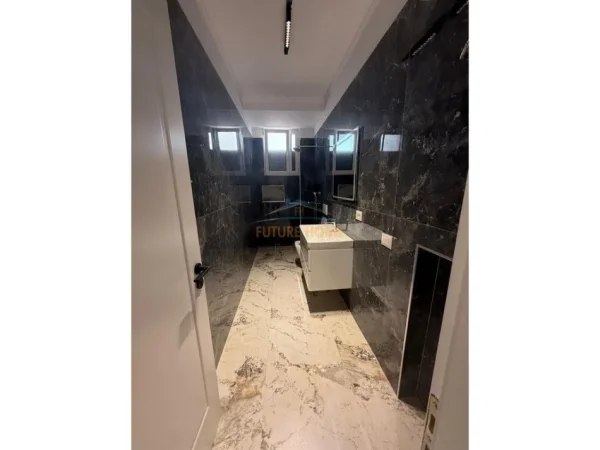 Tirane, shitet apartament 2+1+Ballkon Kati 7, 93 m² 218.000 € (Mine Peza)