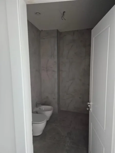 Tirane, jepet me qera zyre Kati 7, 103 m² 1.700 € (Liqeni Artificial)