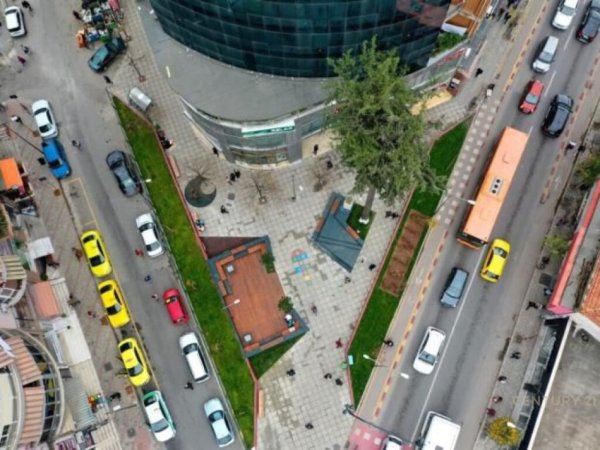 Tirane, shitet ambjent biznesi Kati 1, 600.000 € (selvia)