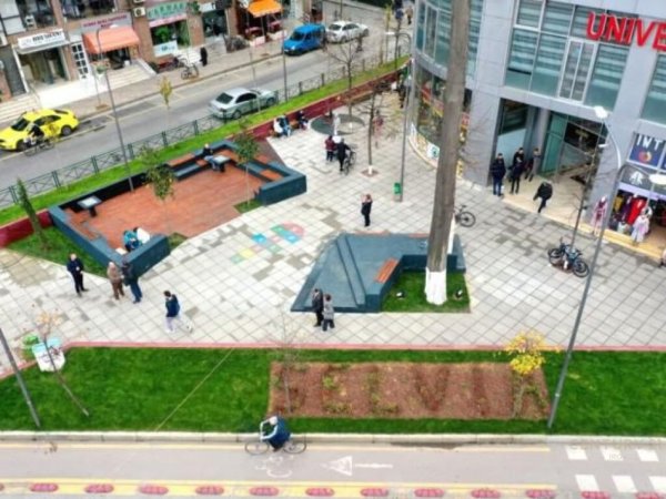 Tirane, shitet ambjent biznesi Kati 1, 600.000 € (selvia)