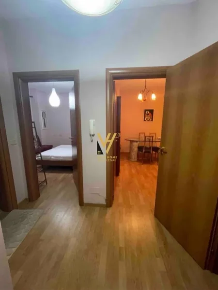 Tirane, jepet me qera apartament 1+1+Ballkon Kati 9, 70 m² 600 € (9 KATESHET)