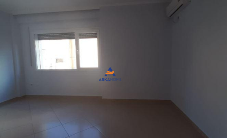 Tirane, jepet me qera ambjent biznesi Kati 0, 95 m² 800 € (QENDER)