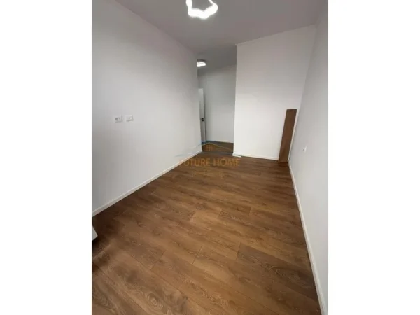 Tirane, shitet 2+1+Ballkon Kati 7, 218.000 € 