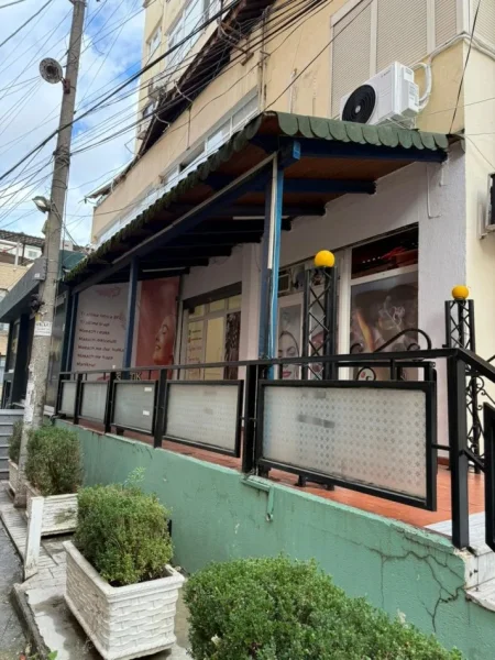 Tirane, jepet me qera ambjent biznesi , 800 € (Rruga Bardhok Biba (tek ish-Kinema 17 Nëntori))