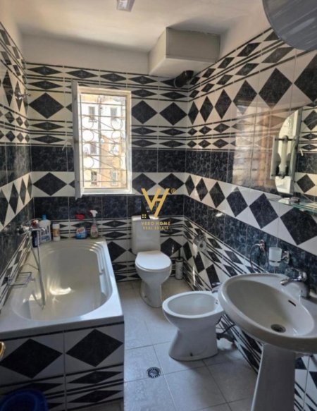 Tirane, jepet me qera apartament 2+1 Kati 4, 75 m² 500 € (SIRI KODRA)