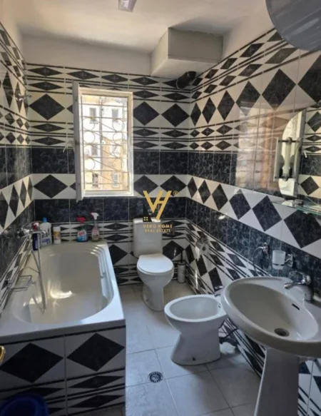 Tirane, jepet me qera apartament 2+1 Kati 4, 75 m² 500 € (SIRI KODRA)