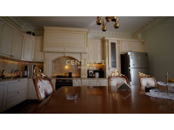 Tirane, shitet Vile 4+1+Ballkon Kati 4, 1.000 m² 750.000 € (Kodra e Priftit)