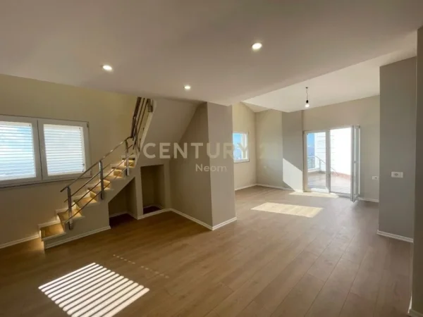 Tirane, shitet apartament duplex 2+1 Kati 4, 170.000 € (Fresku)
