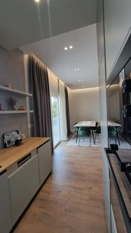 Tirane, jepet me qera apartament 3+1+Ballkon Kati 1, 140 m² 1.500 € (Kopshti Botanik)