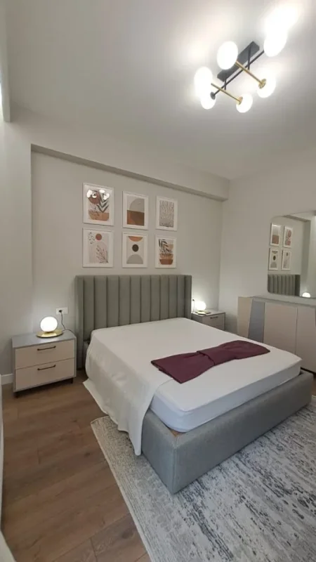 Tirane, jepet me qera apartament 3+1+Ballkon Kati 2, 145 m² 1.500 € (Kopshti botanik)