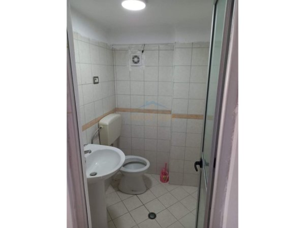 Tirane, shitet ambjent biznesi Kati 0, 50 m² 150.000 € (Yzberisht)