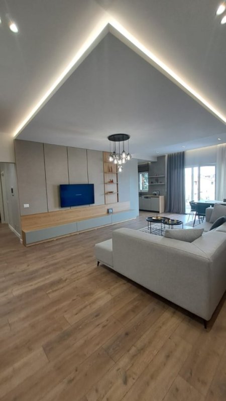 Tirane, jepet me qera apartament 3+1 Kati 1, 141 m² 1.500 € (Kopshti Botanik)