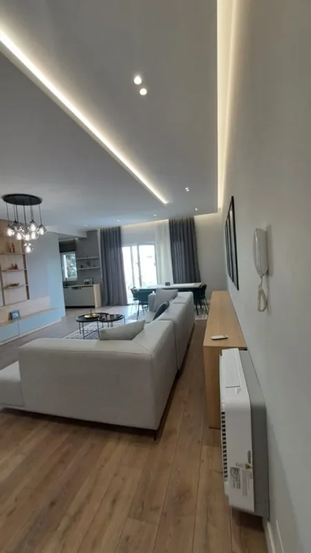 Tirane, jepet me qera apartament 3+1 Kati 1, 141 m² 1.500 € (Kopshti Botanik)