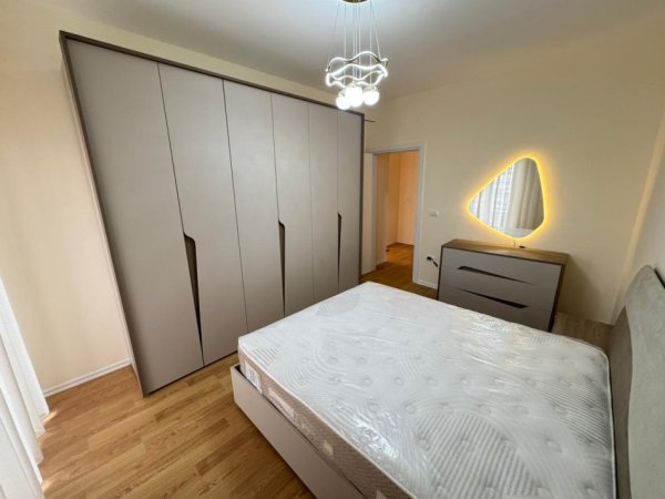 Tirane, jepet me qera 1+1 Kati 7, 700 €