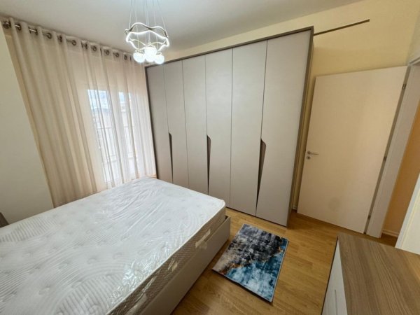 Tirane, jepet me qera 1+1 Kati 7, 700 €