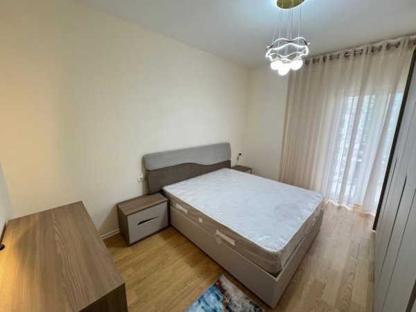Tirane, jepet me qera 1+1 Kati 7, 700 €