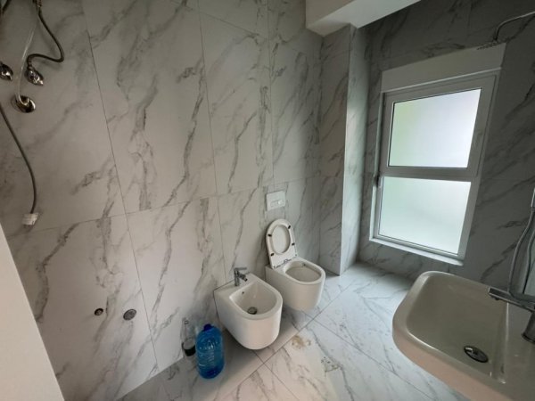 Tirane, jepet me qera apartament 1+1 Kati 5, 350 € 