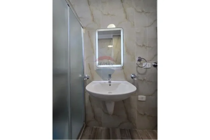Tirane, jepet me qera apartament 2+1 , 90 m² 650 € (Rruga Ndre Mjeda Ish Parku Autobuzave)