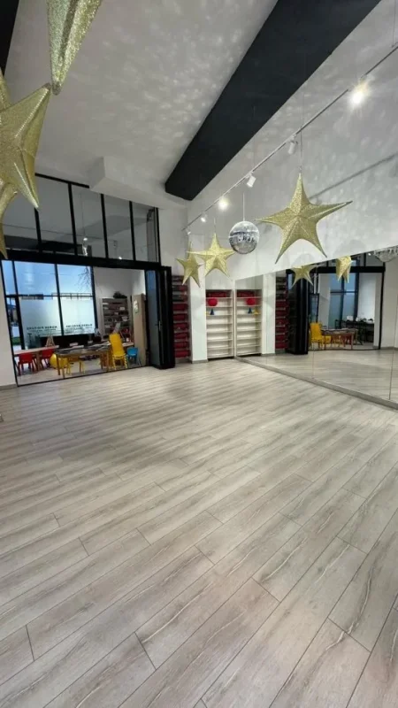 Tirane, jepet me qera Kati 0, 110 m² 1.700 € (Rruga Jordan Misja)