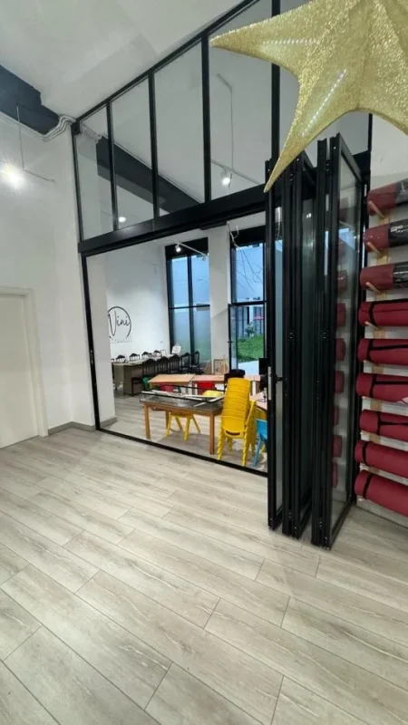 Tirane, jepet me qera Kati 0, 110 m² 1.700 € (Rruga Jordan Misja)