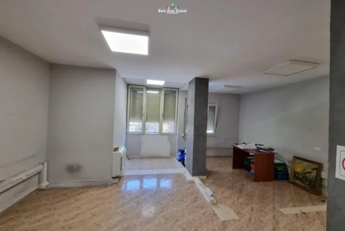 Tirane, jepet me qera zyre Kati 2, 500 € (pazari i ri)