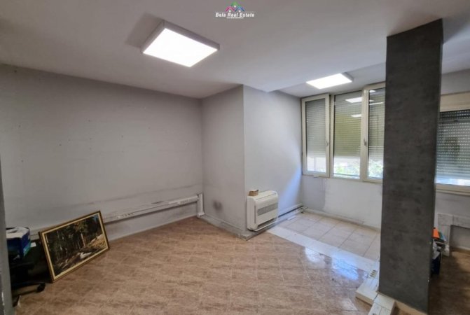 Tirane, jepet me qera zyre Kati 2, 500 € (pazari i ri)