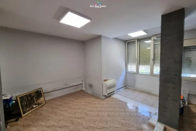 Tirane, jepet me qera zyre Kati 2, 500 € (pazari i ri)
