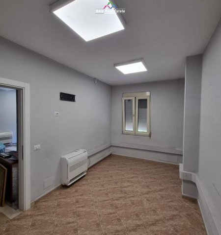 Tirane, jepet me qera zyre Kati 2, 500 € (pazari i ri)