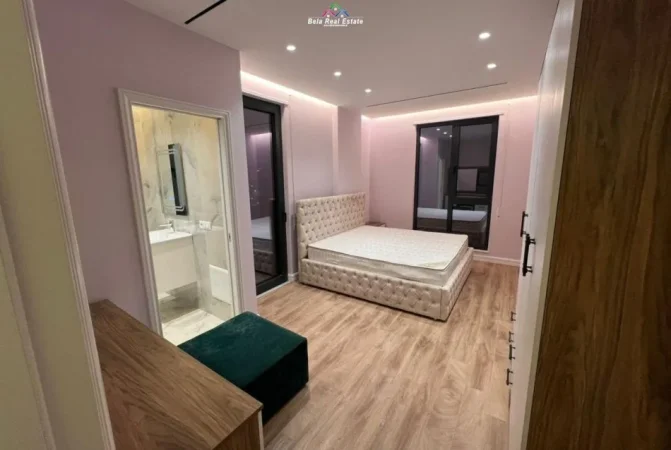 Tirane, jepet me qera apartament 3+1+Ballkon Kati 7, 140 m² 1.200 € (Rruga Xhanfize Keko)