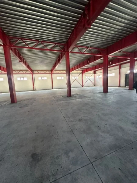 Tirane, jepet me qera magazine Kati 0, 150 m² 6.000 € (Vaqarr)