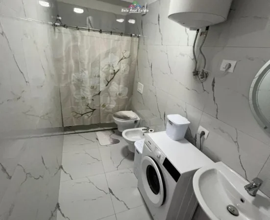 Tirane, jepet me qera apartament 1+1+Ballkon Kati 2, 67 m² 550 € (Rruga Hysni Gerbolli)